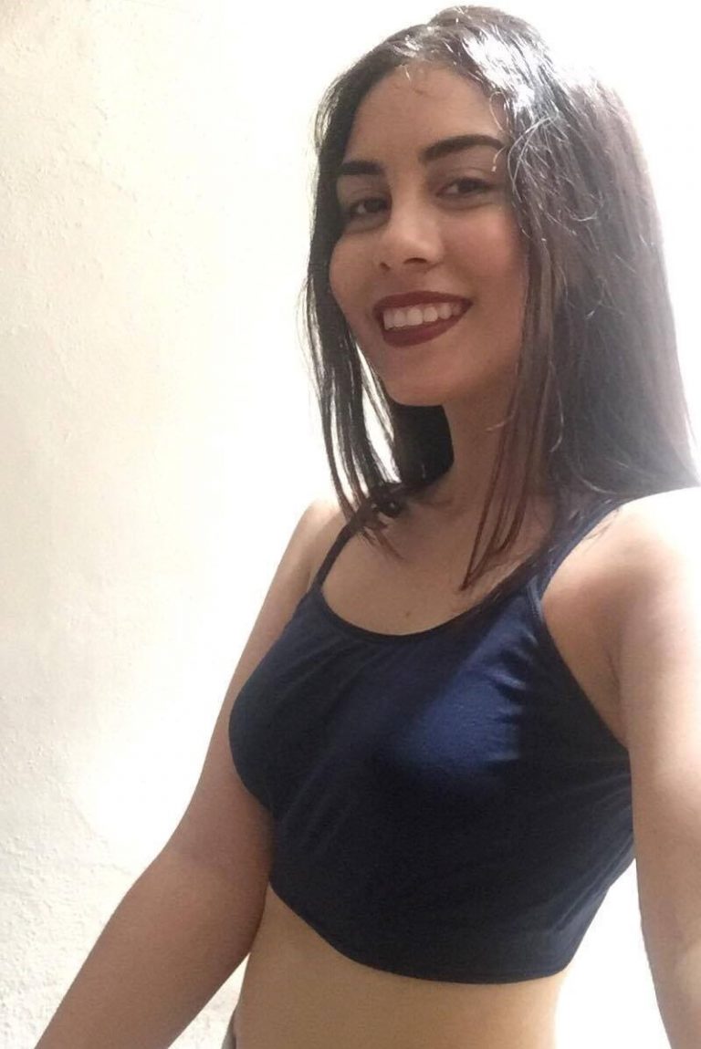 Pack De Natalia Aranda Jovencita Culona Enseñando Sus Ricas Tetas